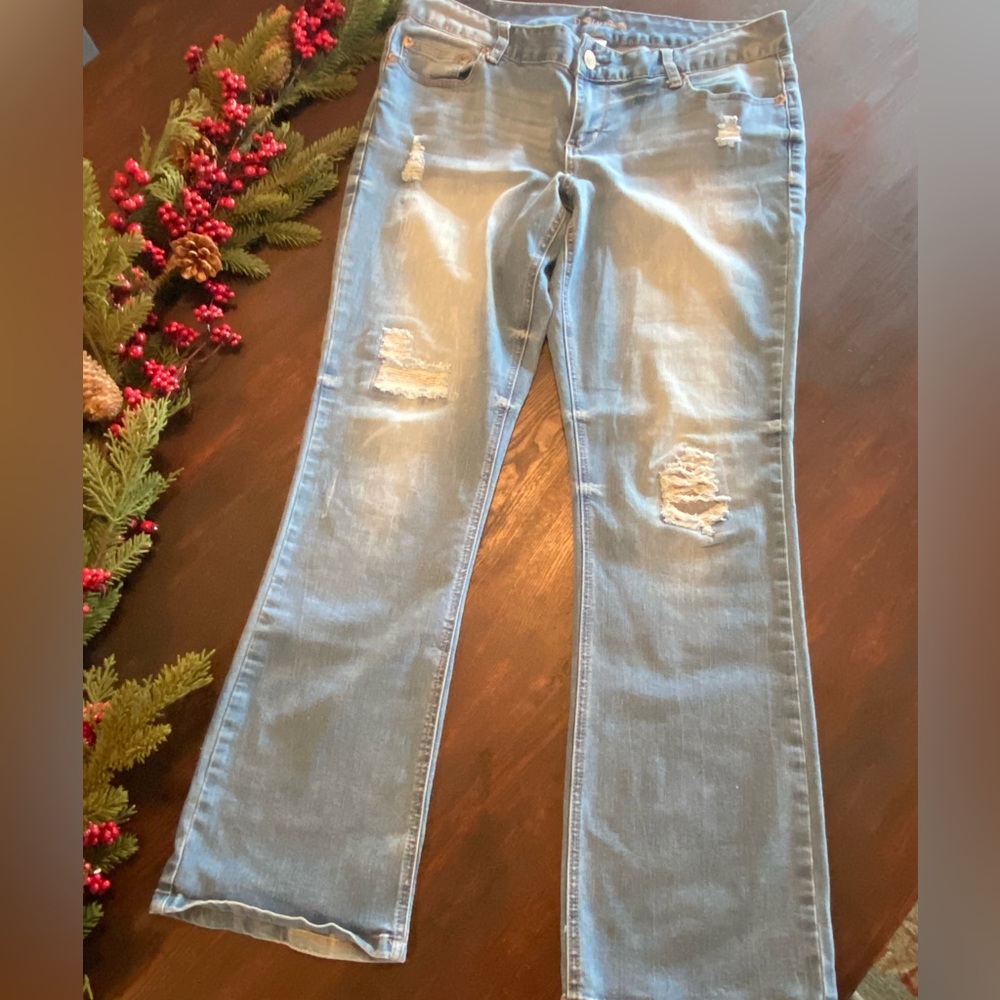 Maurice’s - Ladies Blue Jeans - Size 13/14 Short